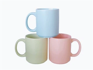 Tasse à café en grès coloré